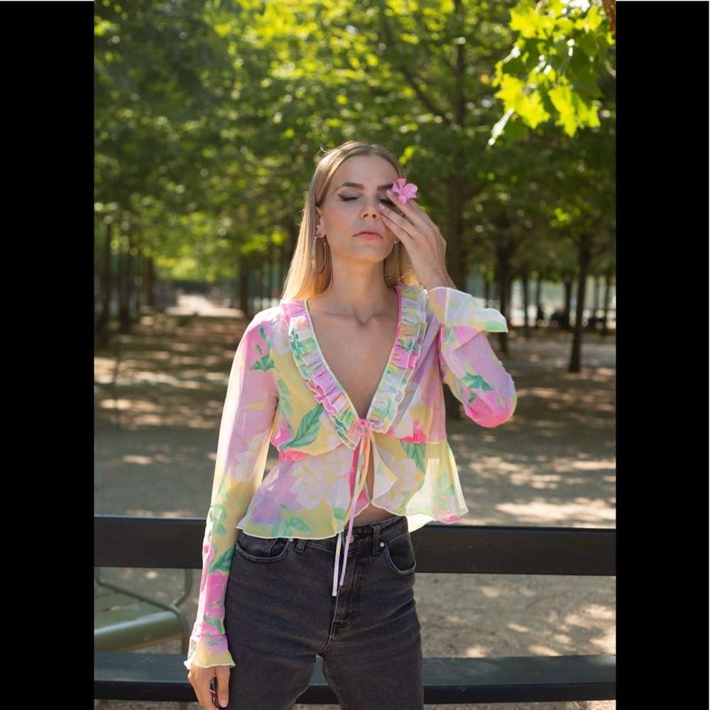 Matisse Blouse (SEASON SALE❣️) - Picture 2 of 3